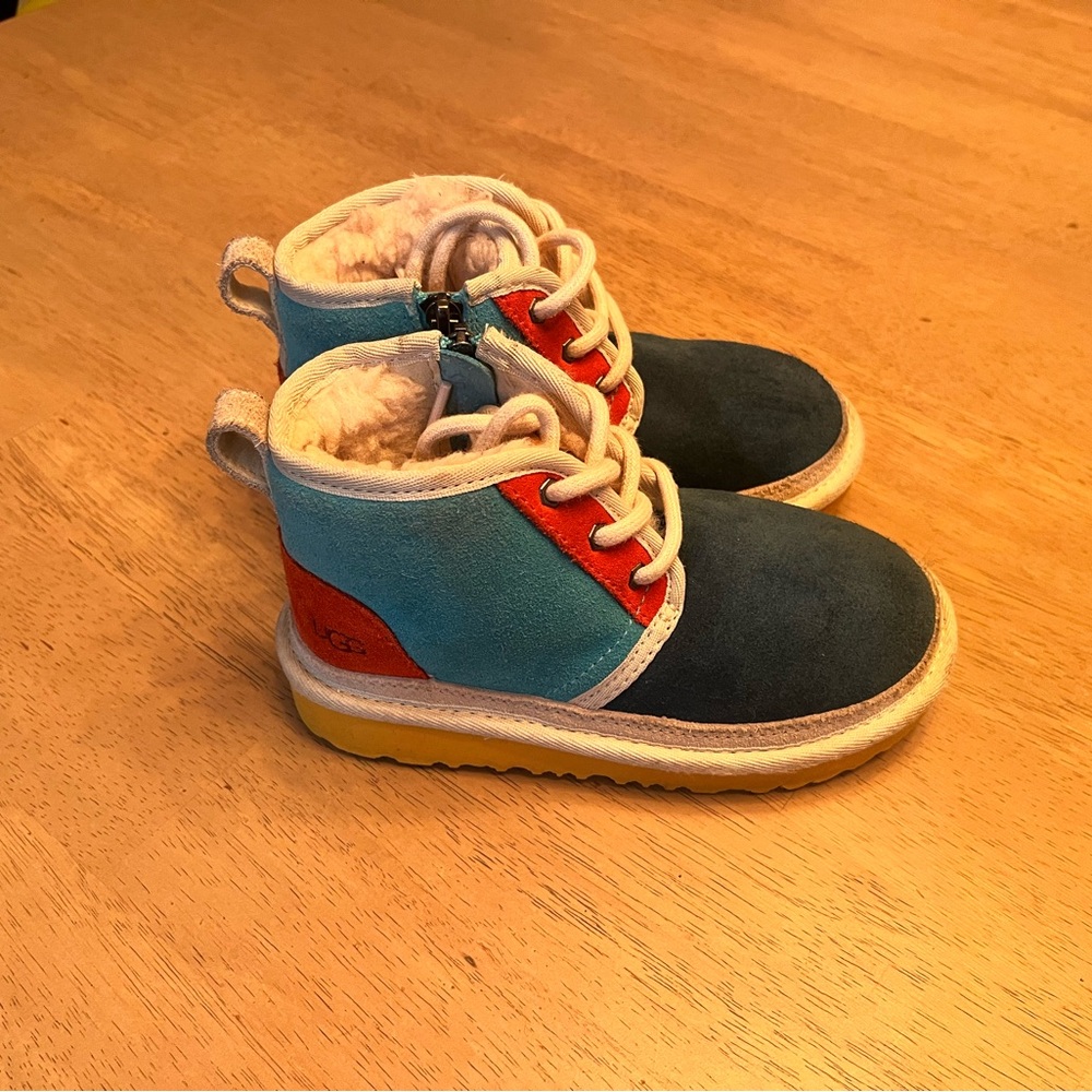 UGG Neumel mashup very good condition only worn a handful of times.
